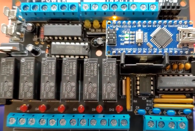 CANADUINO PLC board soldered and powered